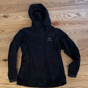 Arc'teryx Women's Atom Lightweight hoody size medium in like new condition